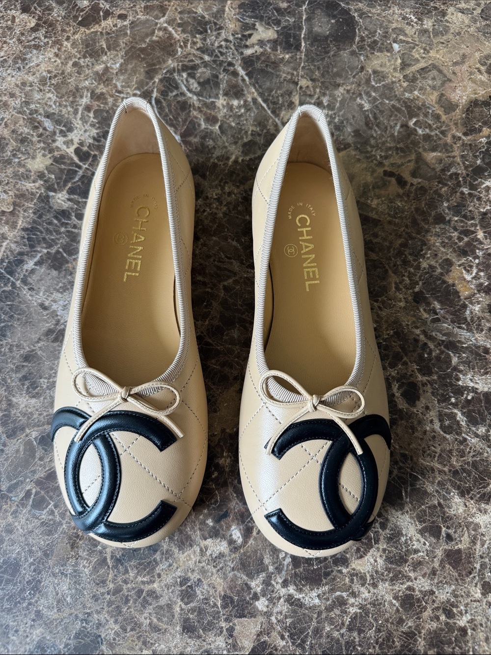 Chanel 26m classic beige black quilted ballet flats sz 39